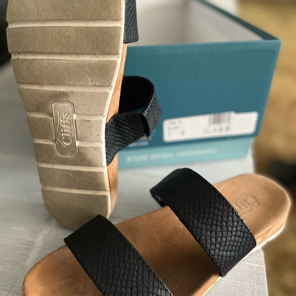 Cliffs Black Leather 2 strap Sandals